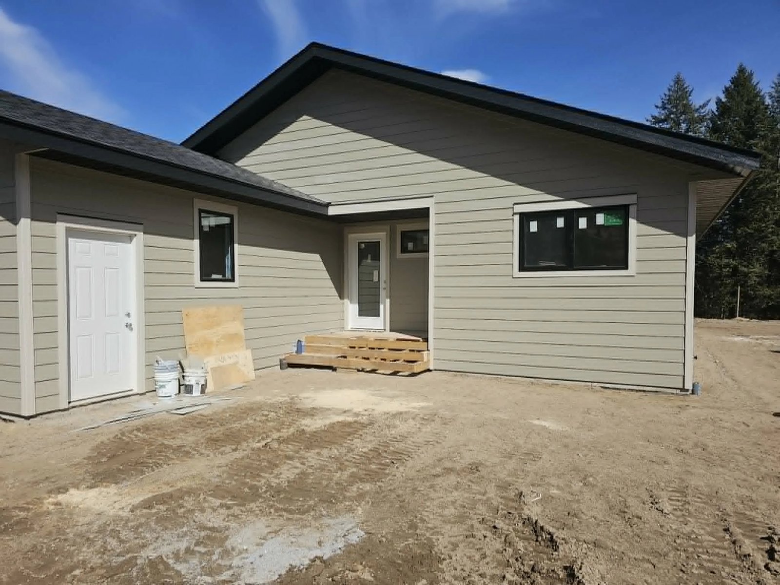 Custom home construction in the West Kootenays — Finished exterior
